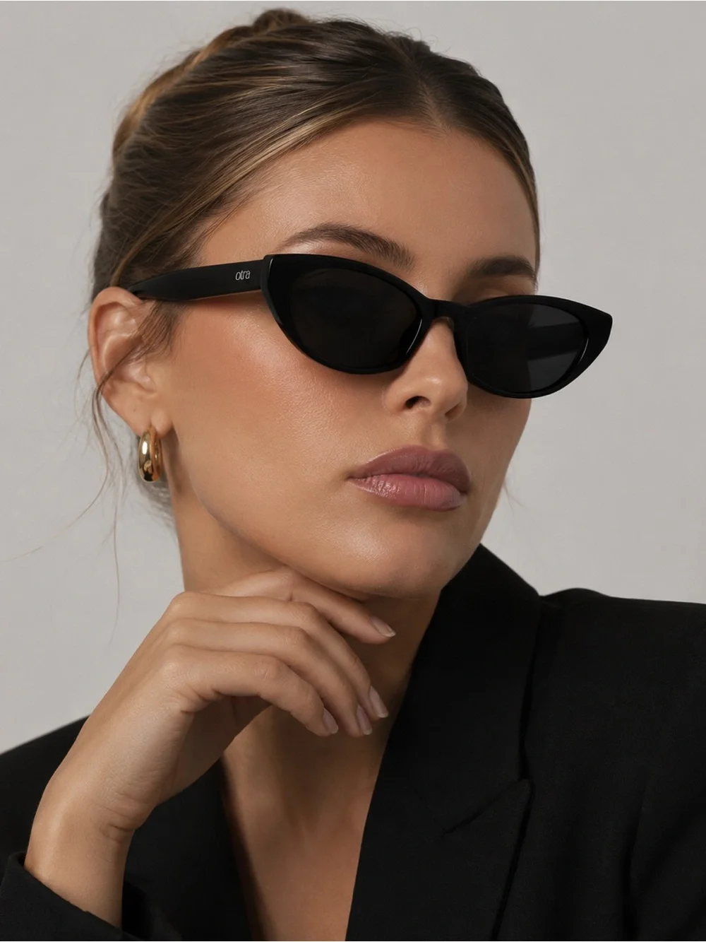 OTRA Shona Cat Eye Sunglasses – Black | NWT | Case & Tags Included 🖤👓